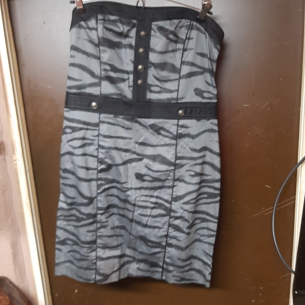 Women's strapless dress